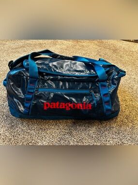 patagonia big sur blue duffel Black Hole 40L When not in use Patagonia Black Hole Duffel 100L